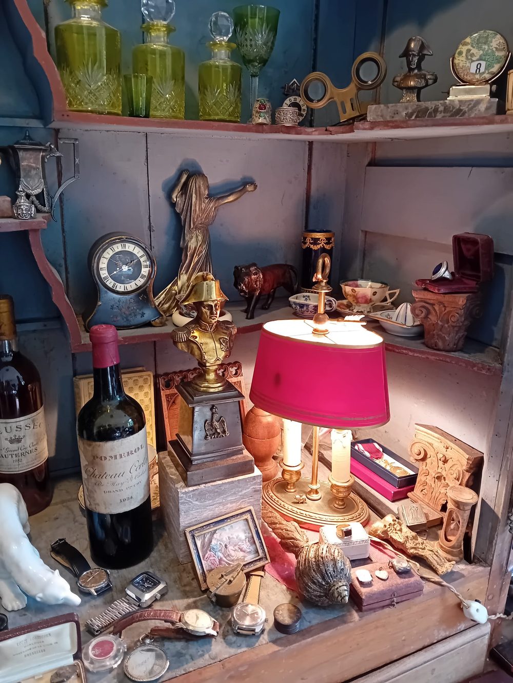 Bibelots, bustes et objets de décoration