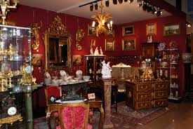 Sélection de mobilier et objets d'exposition