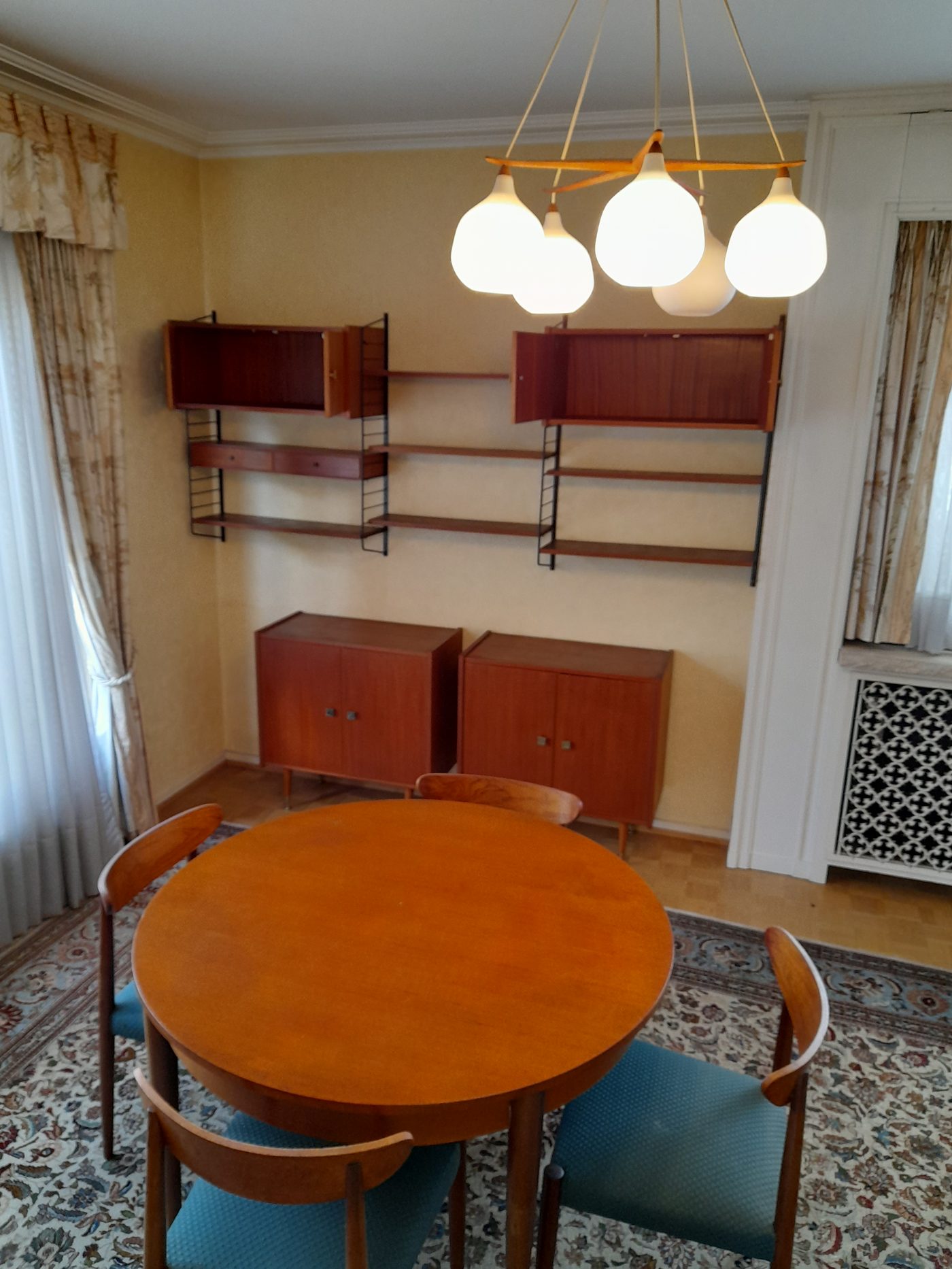 Mobilier vintage racheté à Woluwe